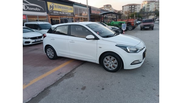 300.000 TL PEŞİNATLA //KREDİLİ//SENETLİ //KREDİ KARTINA 12 AY TAKSİTLE// SATIŞ İMKANI (2015 MODEL HYUNDAİ İ-20 OTOMATİK)