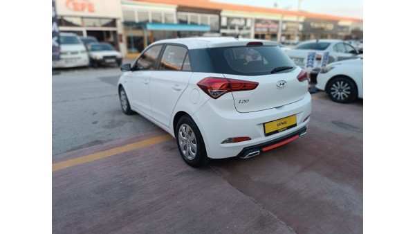 300.000 TL PEŞİNATLA //KREDİLİ//SENETLİ //KREDİ KARTINA 12 AY TAKSİTLE// SATIŞ İMKANI (2015 MODEL HYUNDAİ İ-20 OTOMATİK)